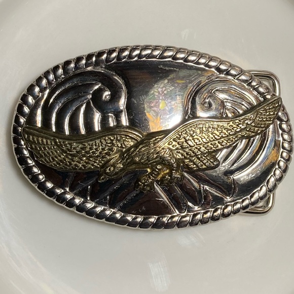 Western Style Belt Buckle with Bird in Flight - Picture 2 of 4